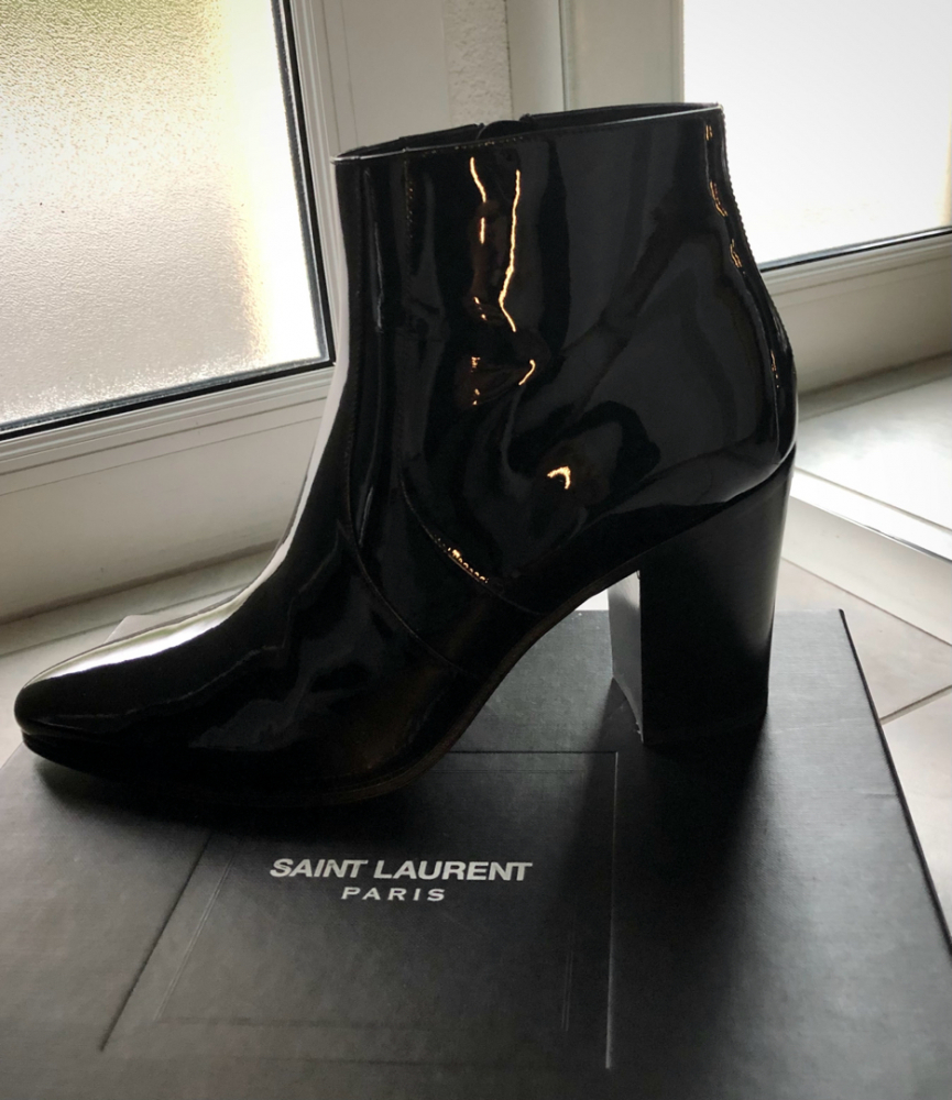Saint Laurent Bottines en cuir verni 90
