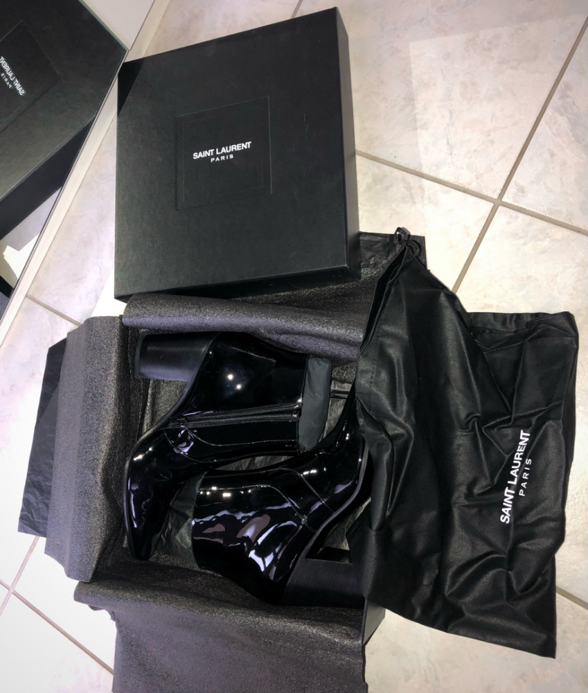 Saint Laurent Bottines en cuir verni 90