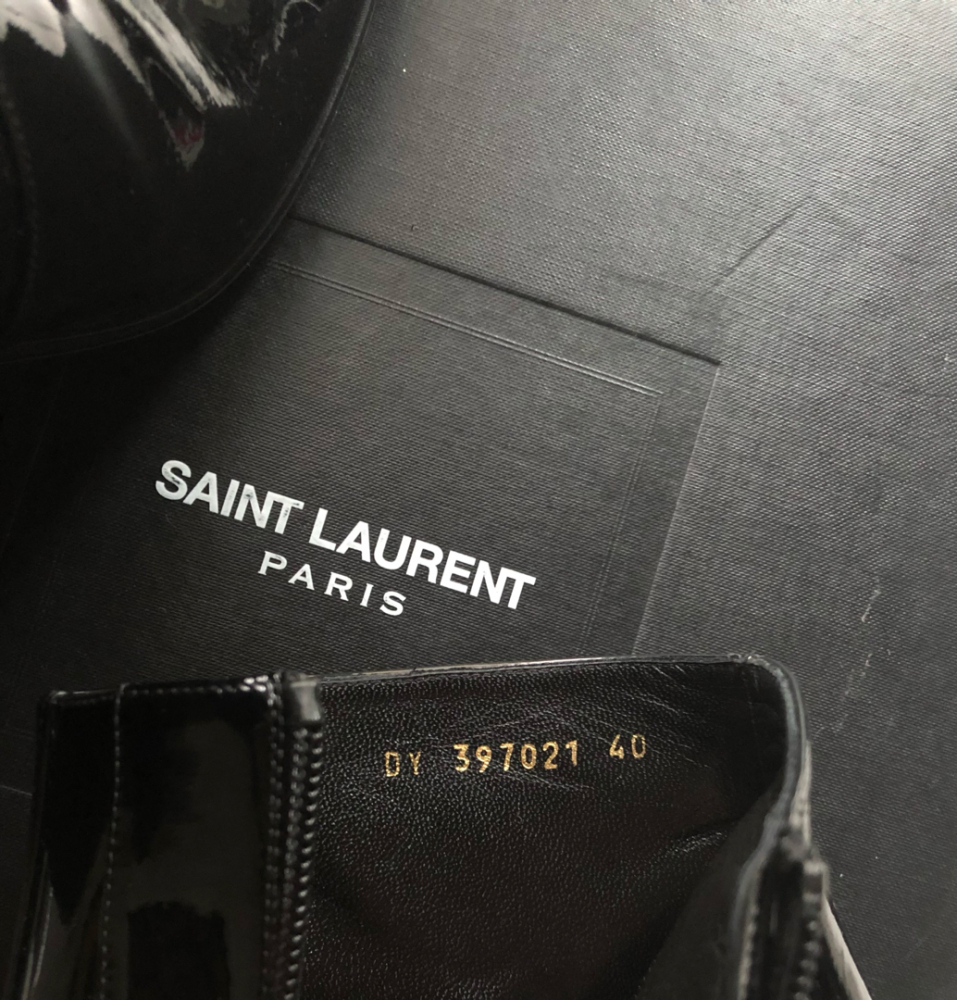 Saint Laurent Bottines en cuir verni 90