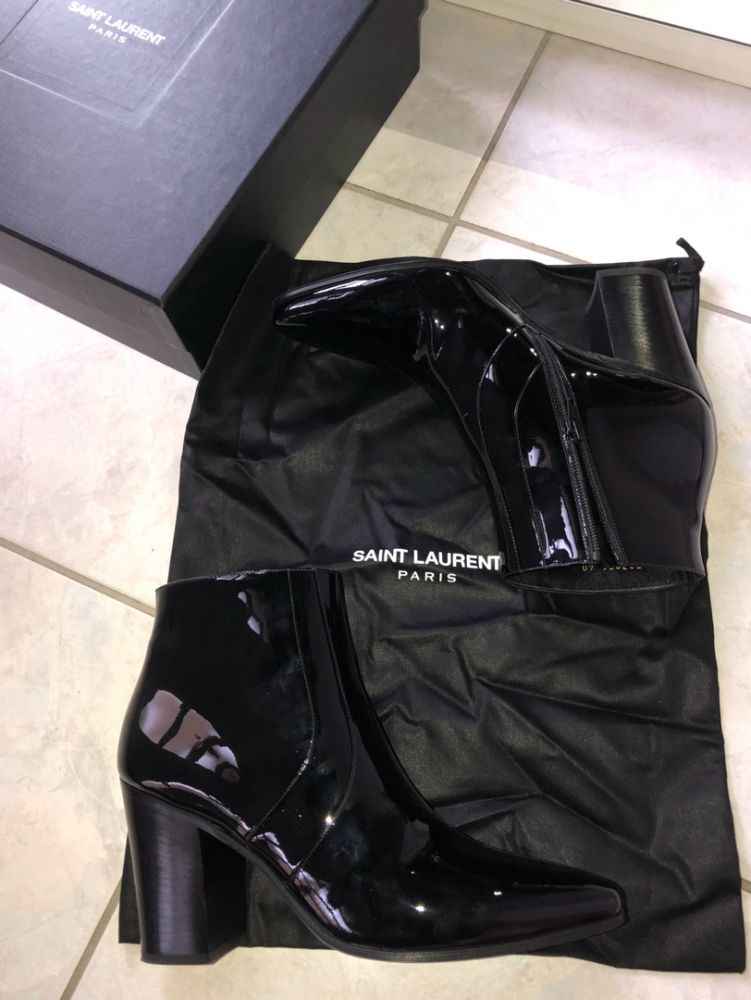 Saint Laurent Bottines en cuir verni 90