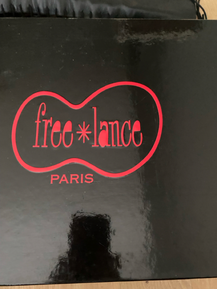 Free Lance Stiefel mit Schnürsenkeln und Absätzen