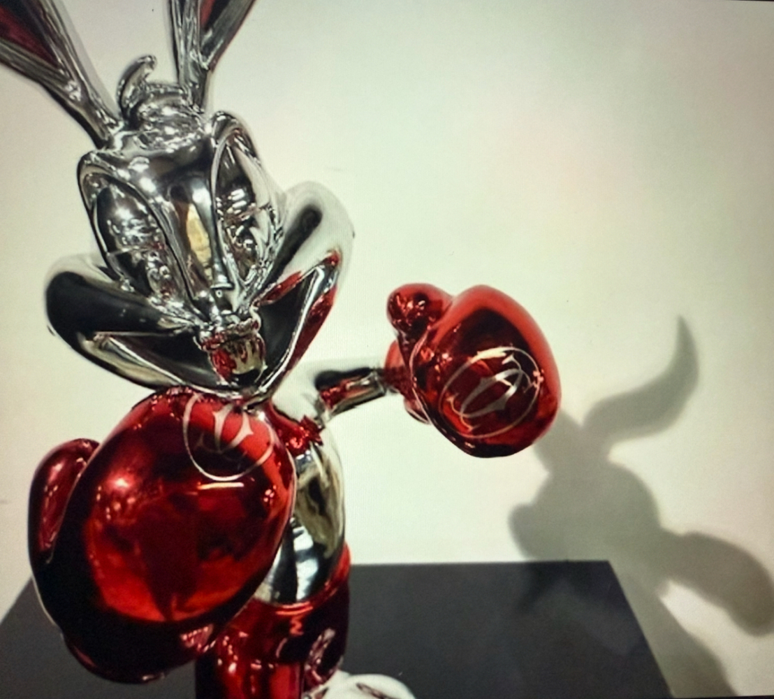 Van Apple Art K.O Bunny Carrier Van Apple statue