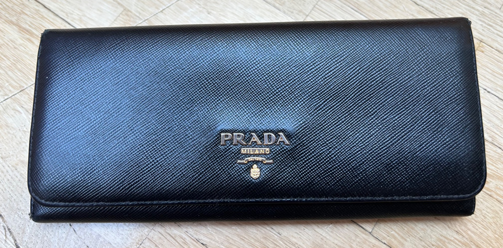 Prada Große Brieftasche aus Saffianleder