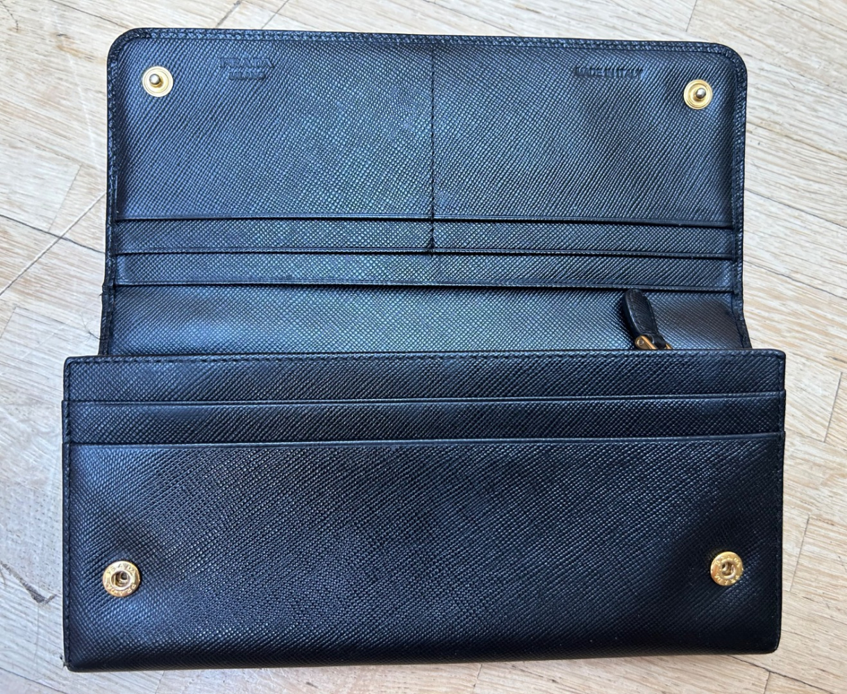 Prada Große Brieftasche aus Saffianleder