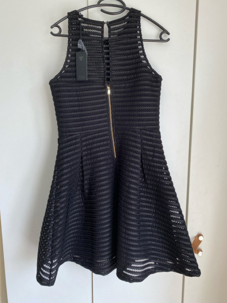 Guess Petite robe noire