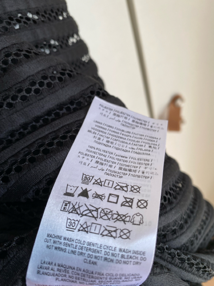 Guess Petite robe noire