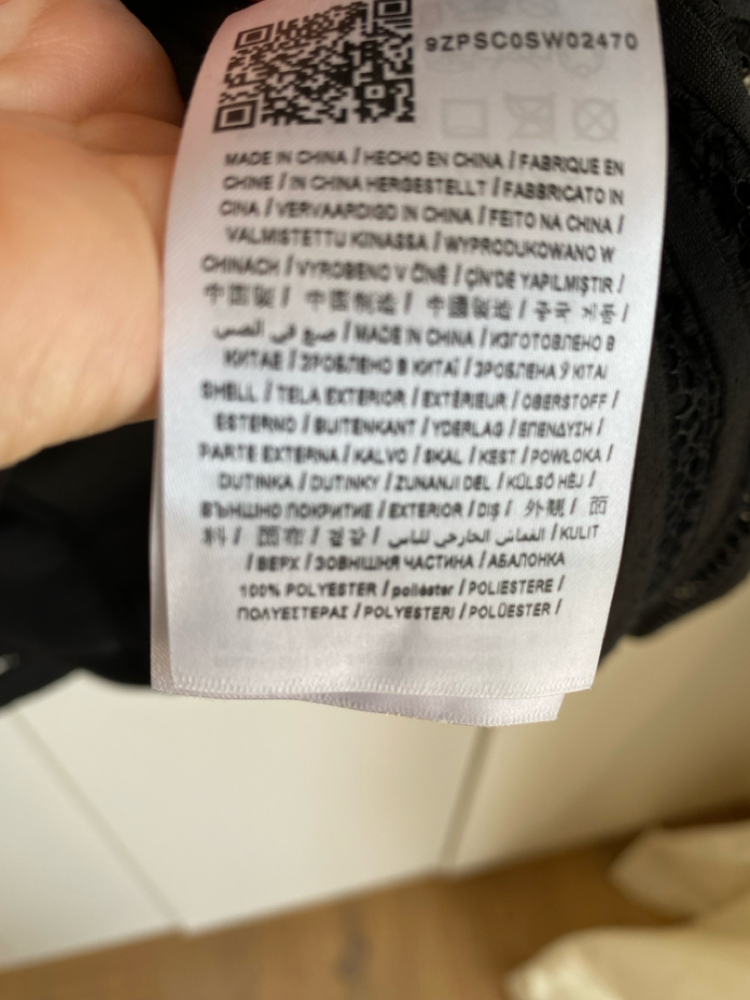 Guess Petite robe noire