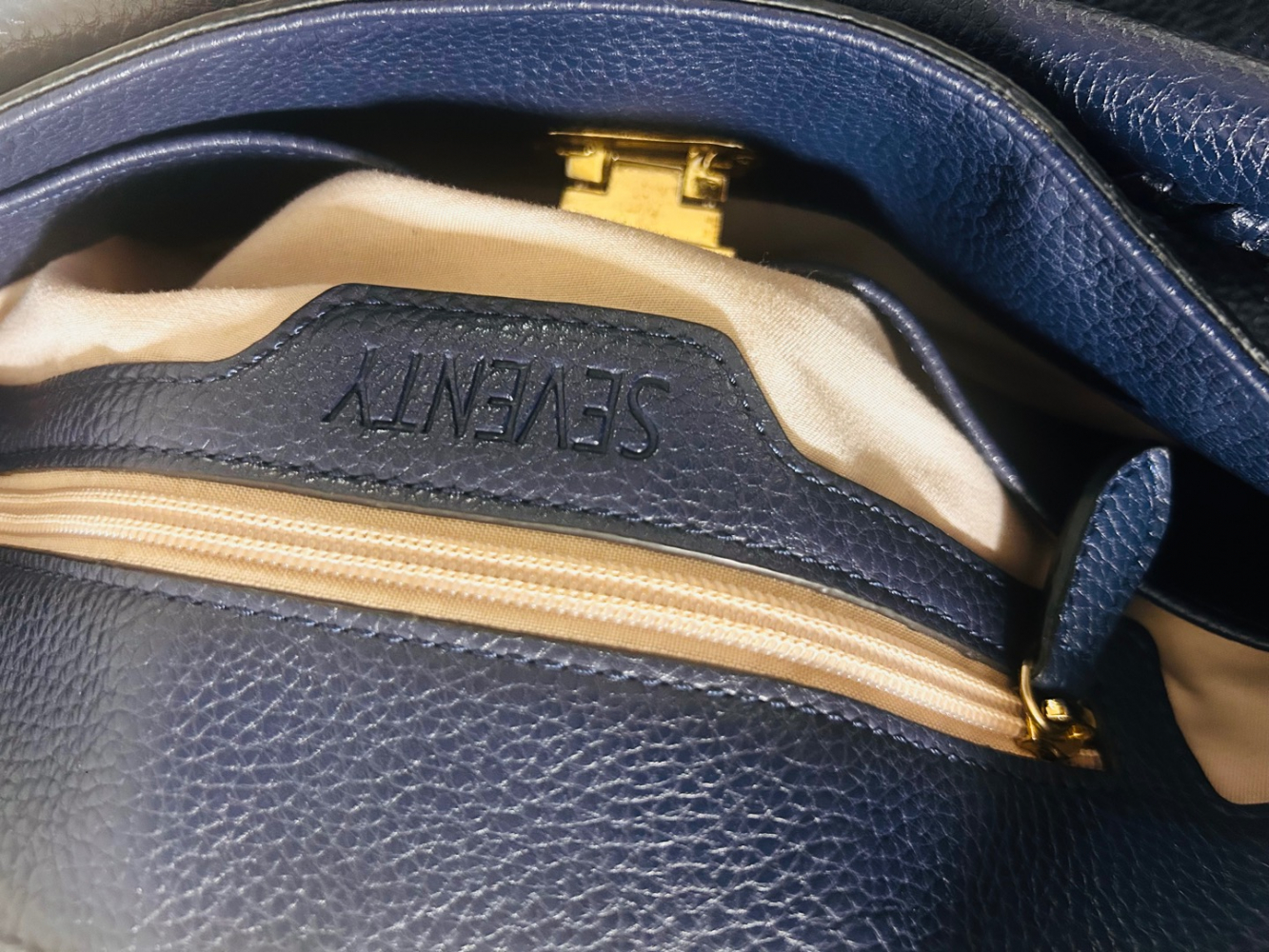 Seventy Hand- oder Schultertasche