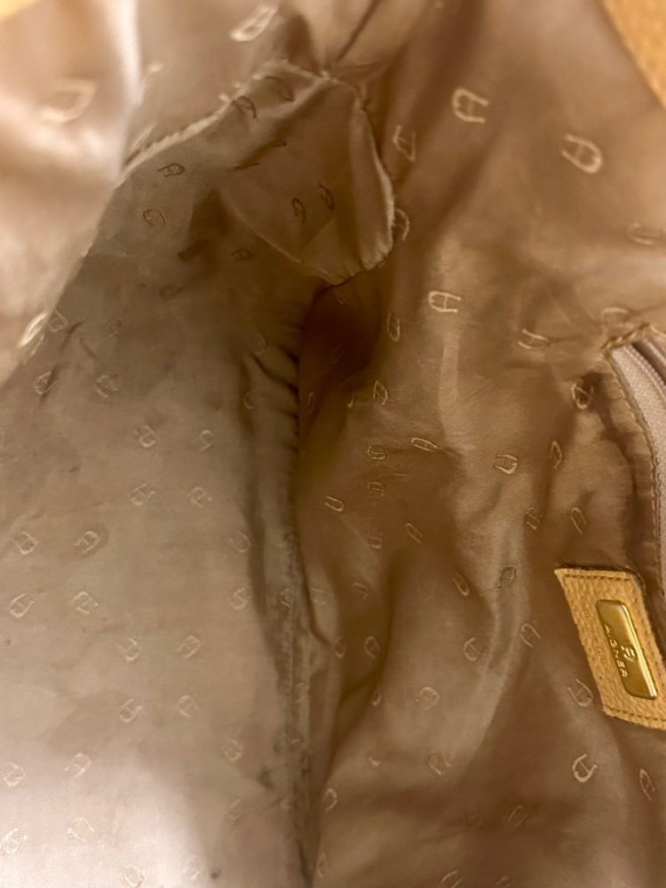 Aigner Hand- oder Schultertasche