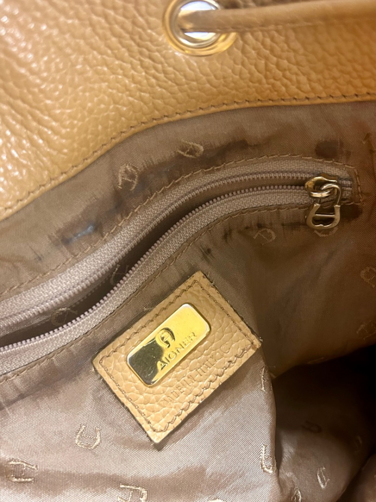 Aigner Hand- oder Schultertasche