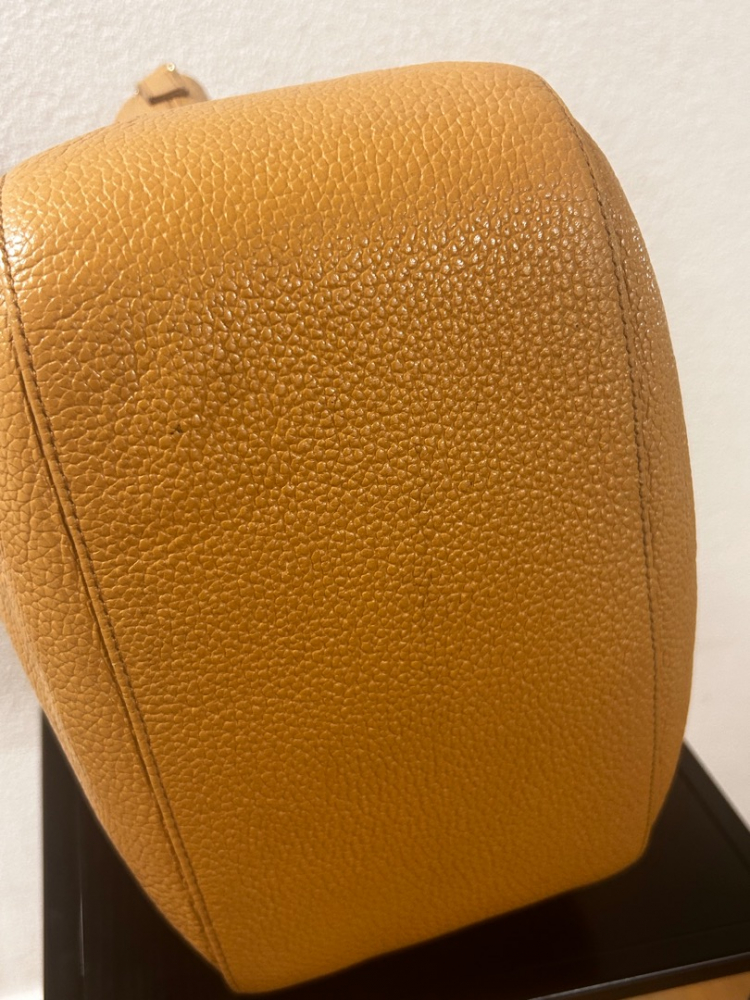 Aigner Hand- oder Schultertasche