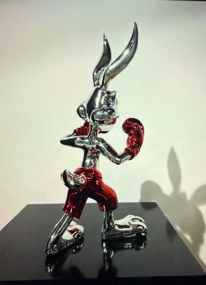 Van Apple Art K.O Bunny Carrier Van Apple statue