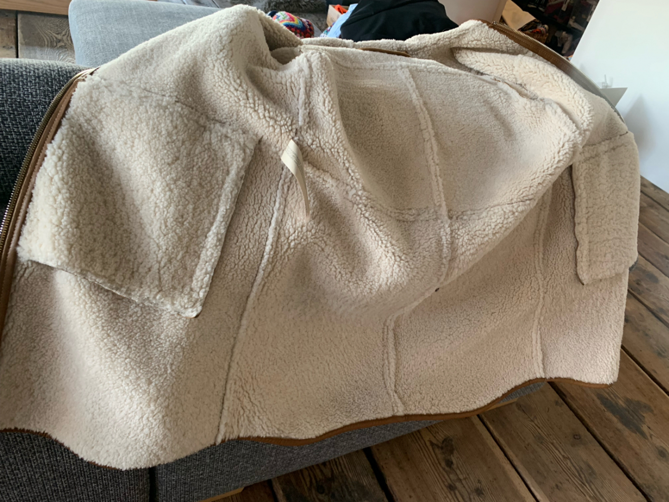 Massimo Dutti Wildledermantel mit Lammfellfutter