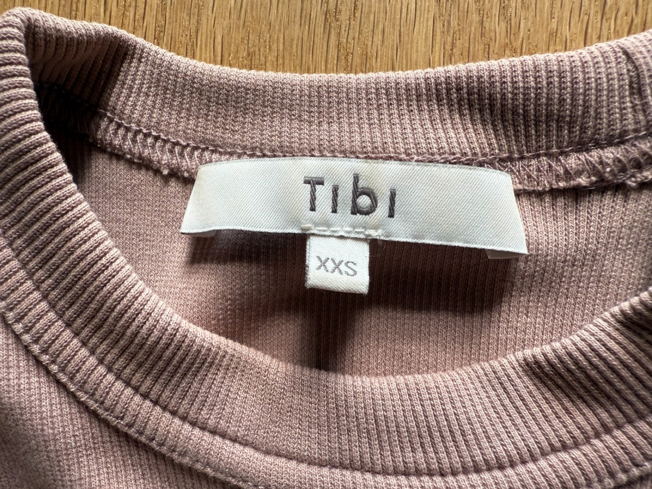 Tibi Tank-Bodysuit mit offenem Rücken und Racerback!