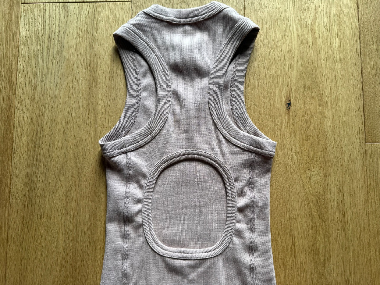 Tibi Tank-Bodysuit mit offenem Rücken und Racerback!