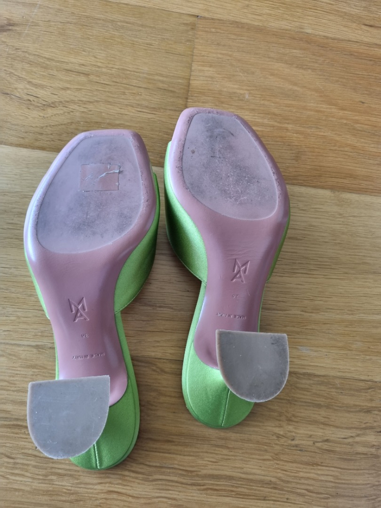 Amina Muaddi Pantozfle Lupita