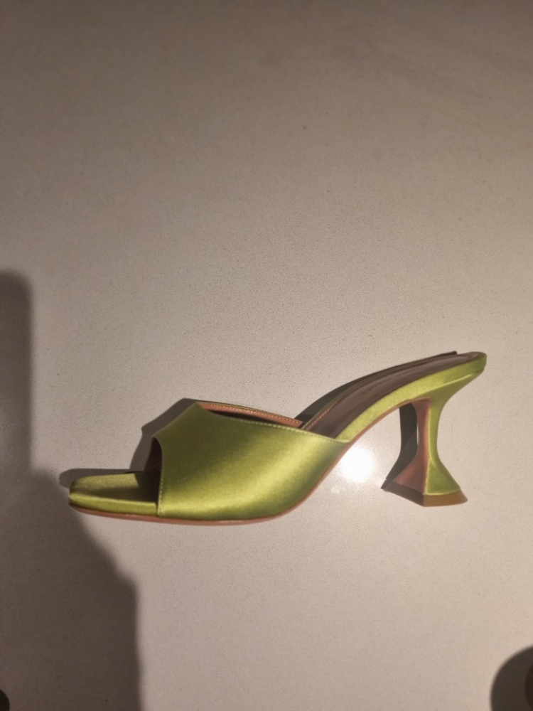 Amina Muaddi Pantozfle Lupita