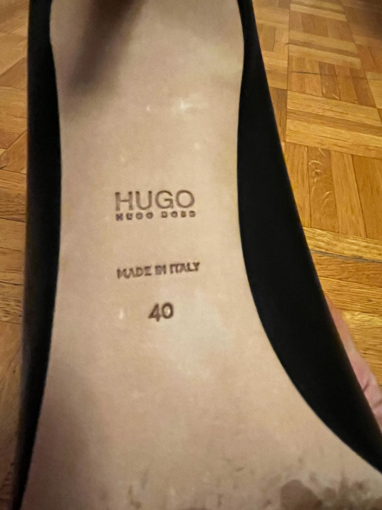 Hugo Boss Black pumps