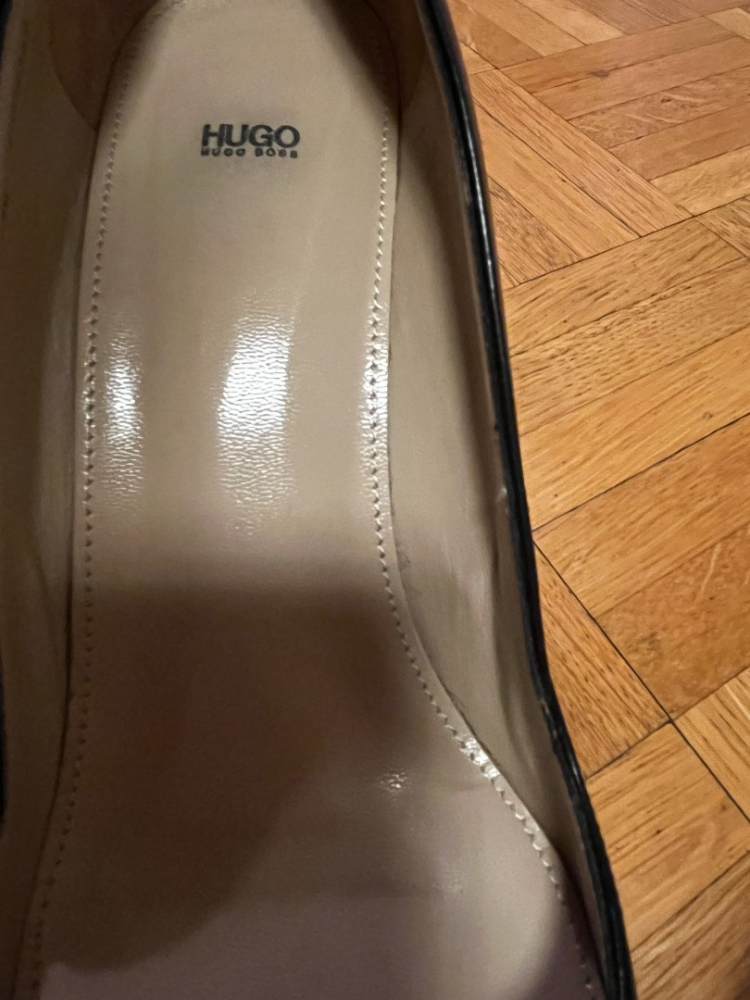 Hugo Boss Black pumps
