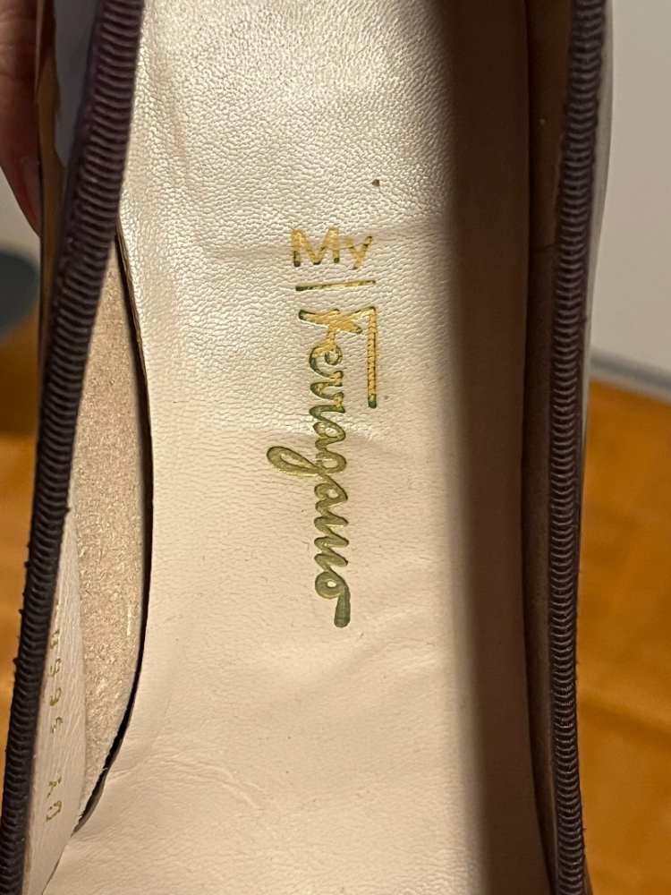 Ferragamo Pumps /iconic Ferragamo pump