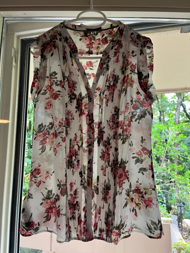 Massimo Dutti Ärmelloses Top aus geblümter Seide