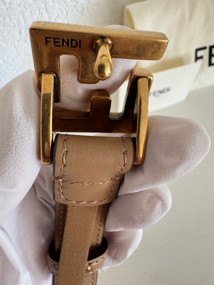 Fendi Ceinture en cuir avec logo FF