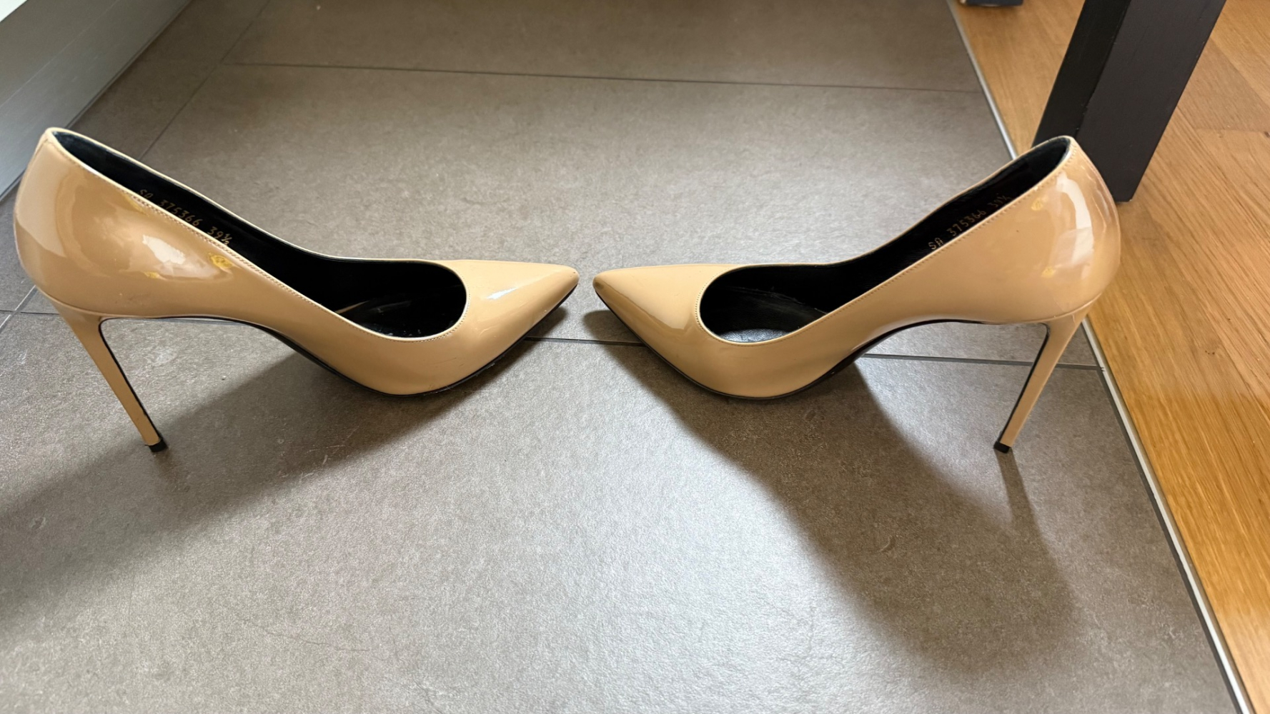 Saint Laurent Talons Anja en cuir verni beige