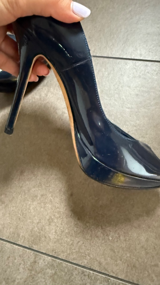 Dior Marineblaue Peep Toe Lackleder Pumps