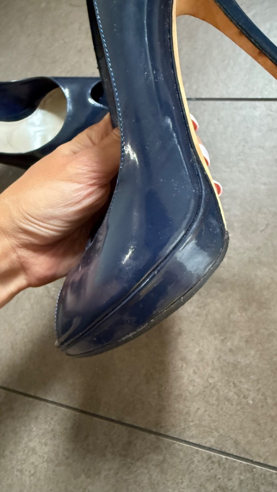 Dior Marineblaue Peep Toe Lackleder Pumps