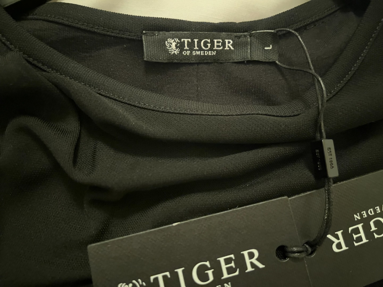 Tiger Of Sweden Robe noire cintrée / Kimia Style