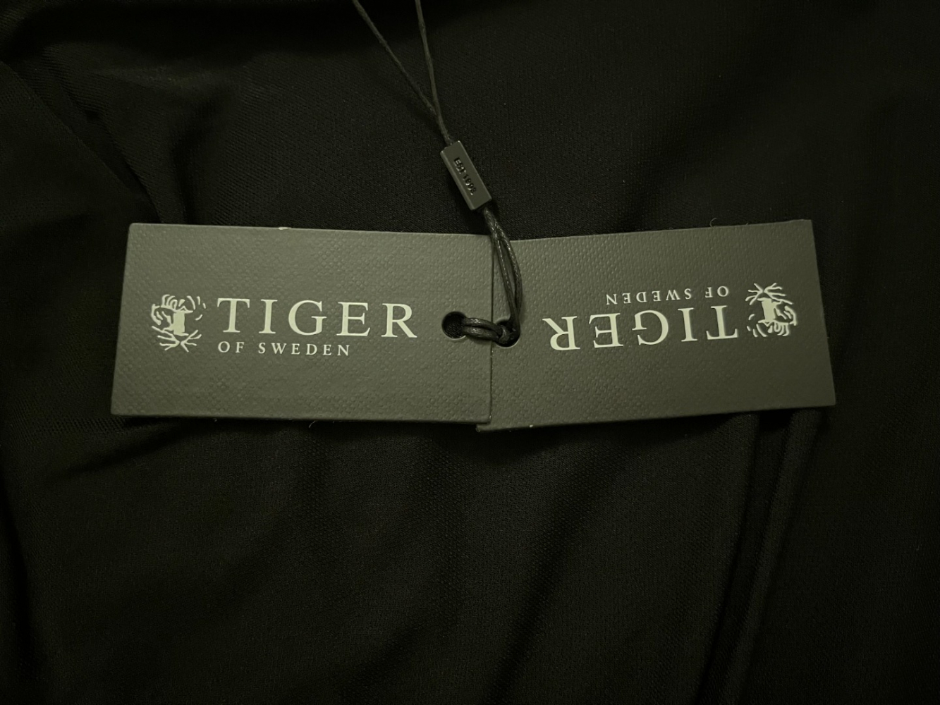 Tiger Of Sweden Robe noire cintrée / Kimia Style