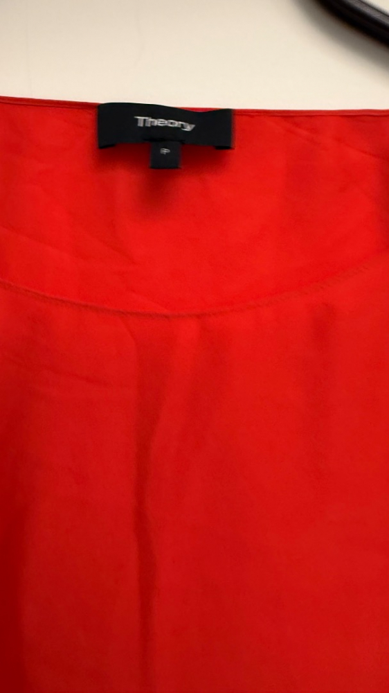 Theory NEW rotes Seidentop