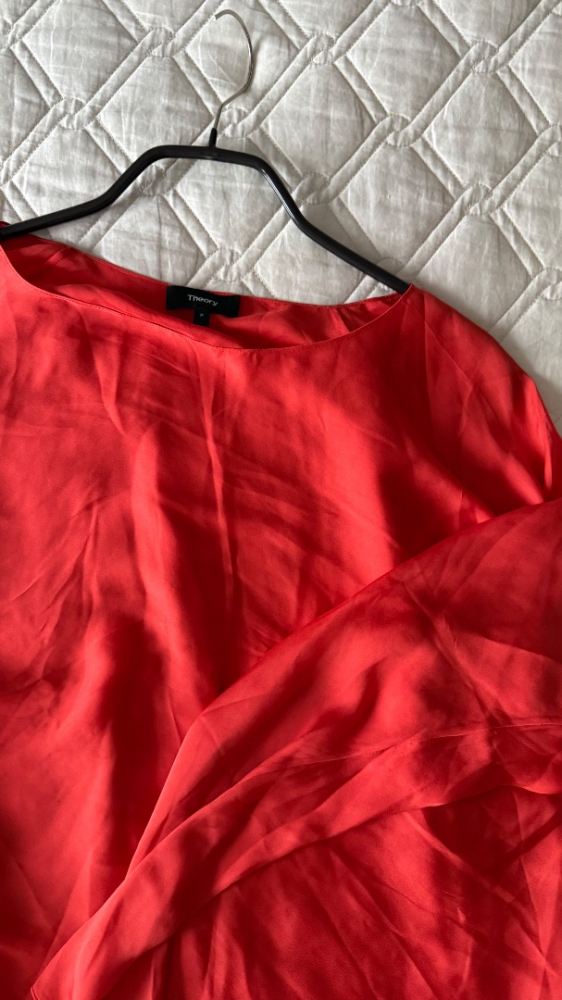 Theory NEW rotes Seidentop