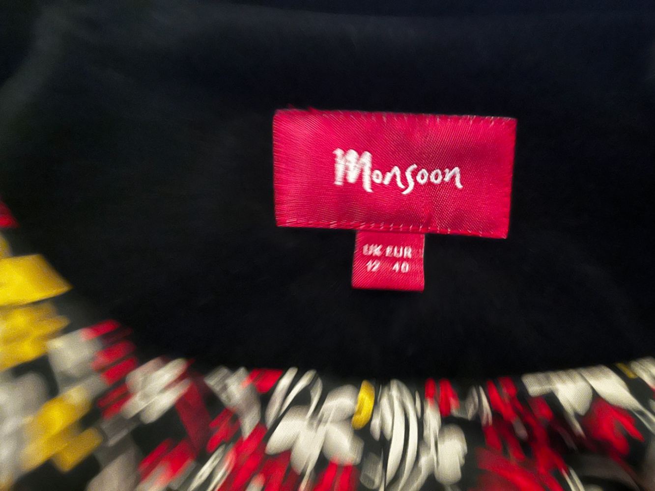 MONSOON Schwarzer Samtmantel