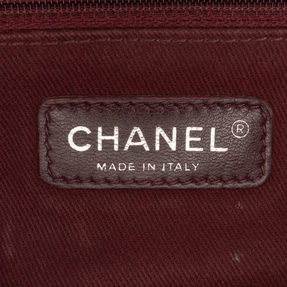 Chanel B Chanel Black Calf Leather Chocolate Bar Iridescent skin Bubble Flap Italy