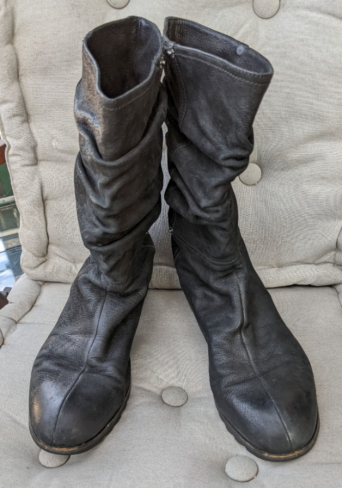 Prada Black leather flat boots, used look 39
