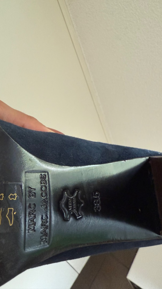 Marc by Marc Jacobs talons en daim ornés d'une souris