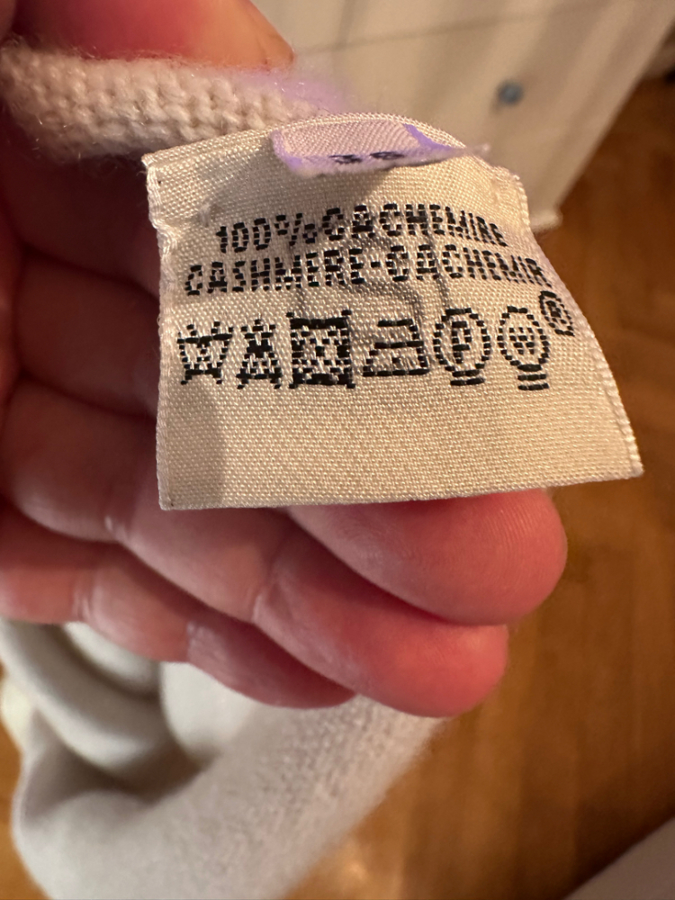 Hermès 100% cashmere sweater