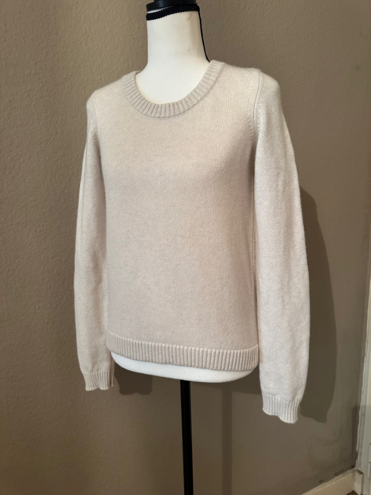 Hermès 100% cashmere sweater