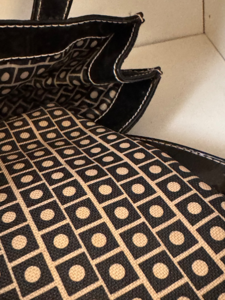 Marimekko for Estée Lauder black Patent handbag with interior separate pochette