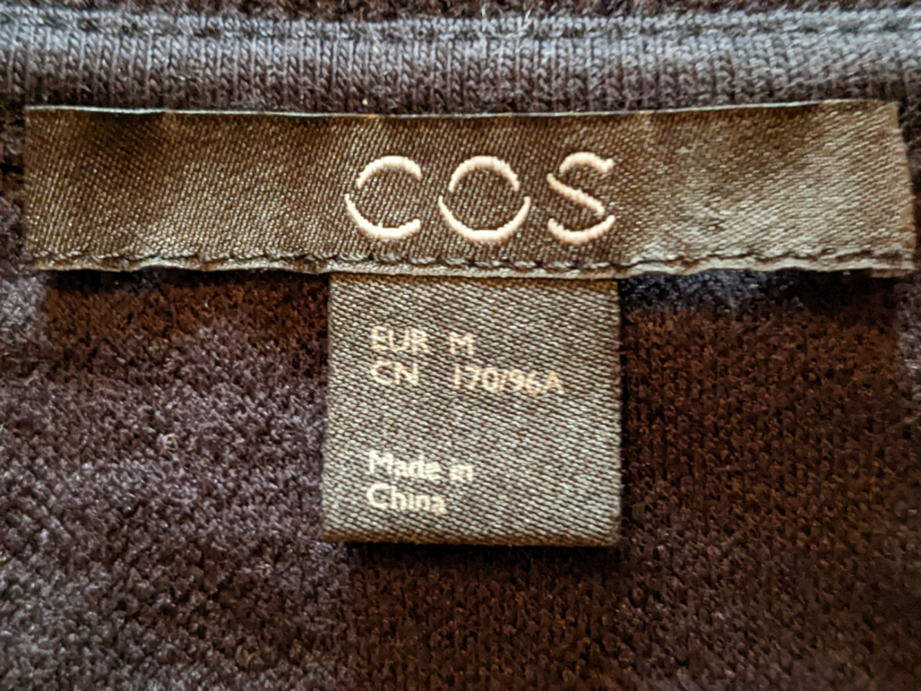 Cos Robe noire en tissu légèrement matelassé M-L