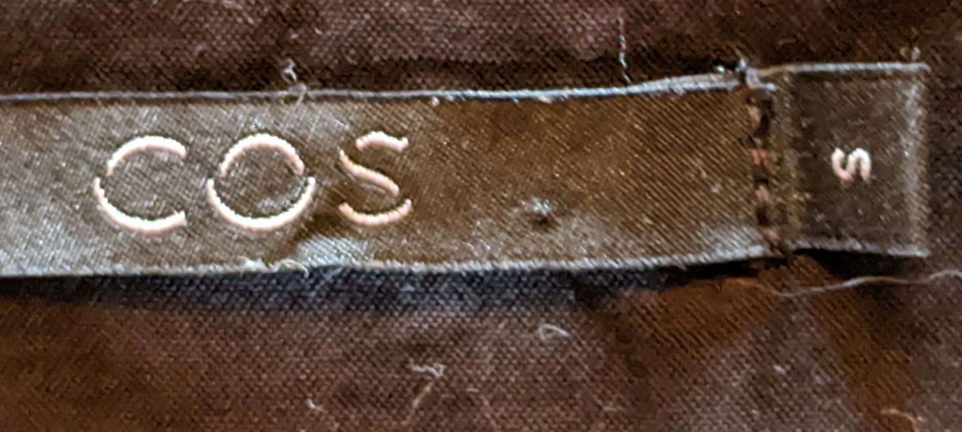 Cos Winterkleid aus gekochter Wolle mit verwischten Streifen S-M