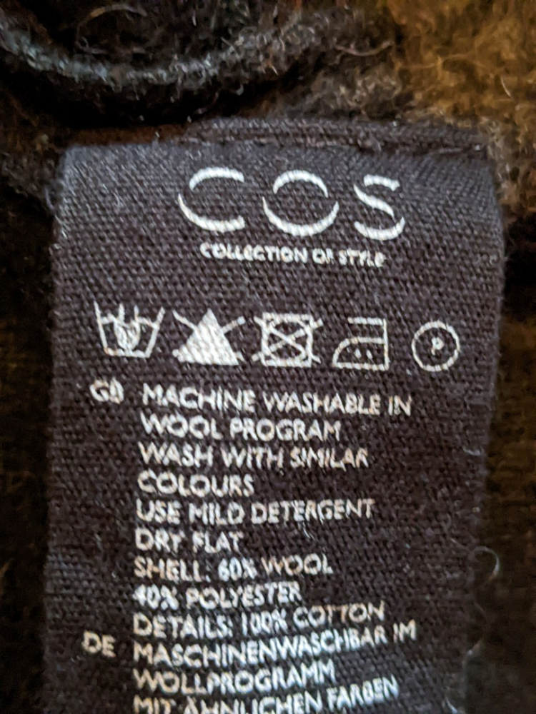 Cos Winterkleid aus gekochter Wolle mit verwischten Streifen S-M