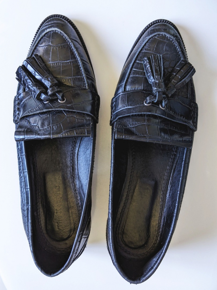 The Kooples Loafers aus schwarzem Leder in Kroko-Optik 40