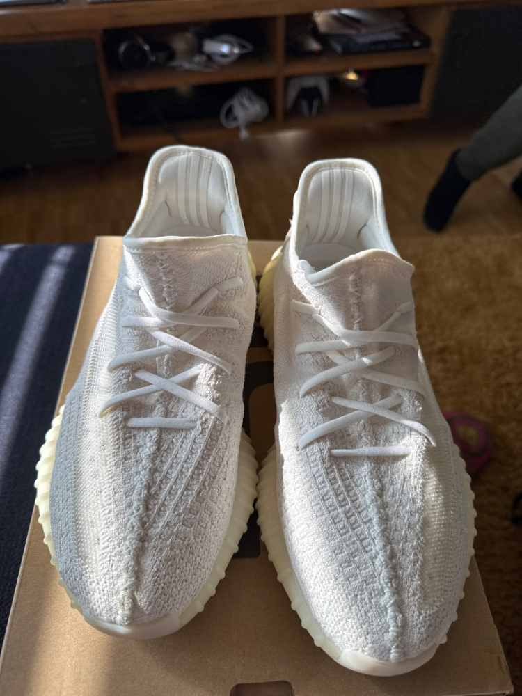 Yeezy Weise Sneakers