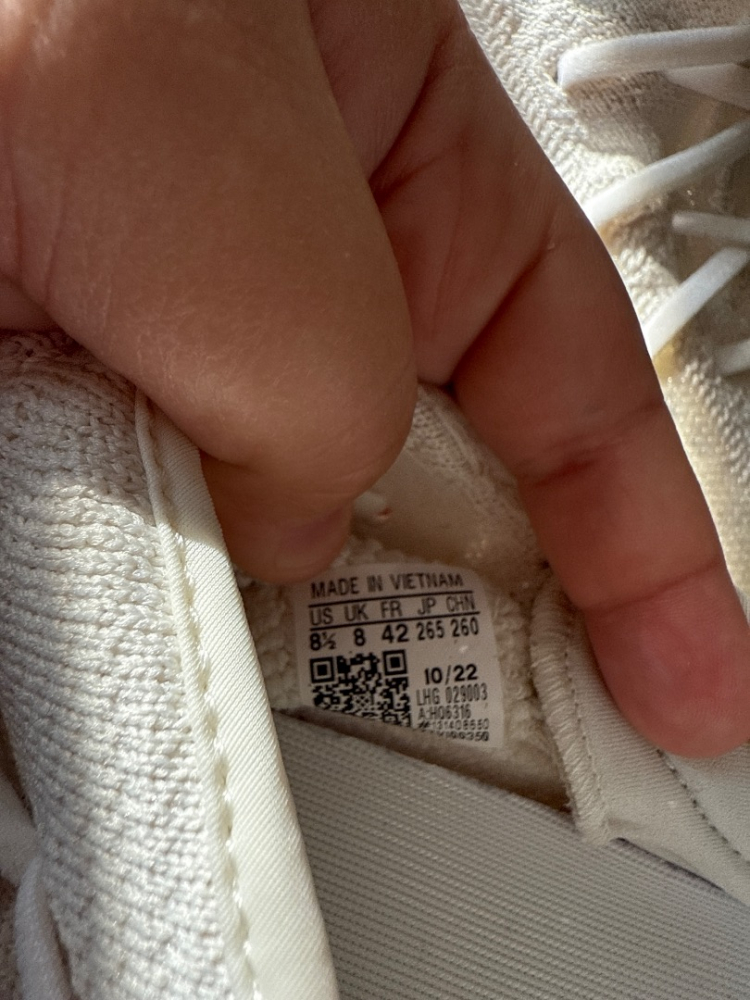 Yeezy Weise Sneakers