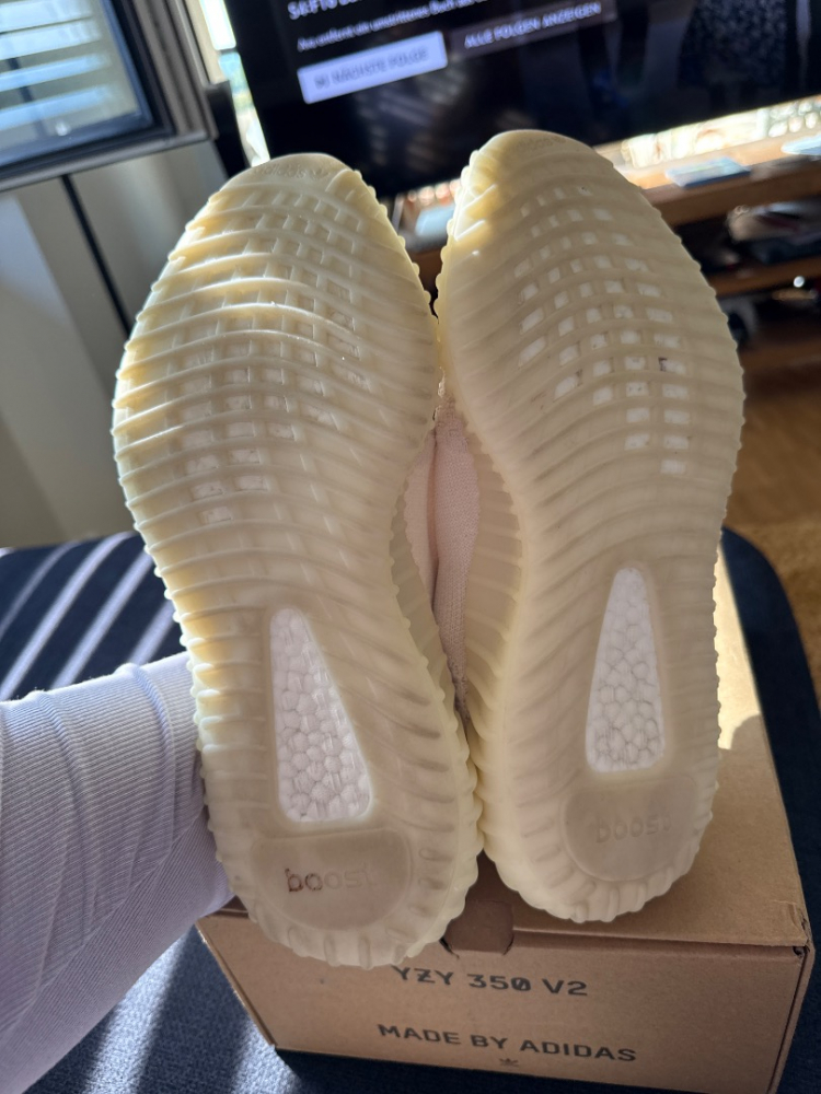 Yeezy Weise Sneakers