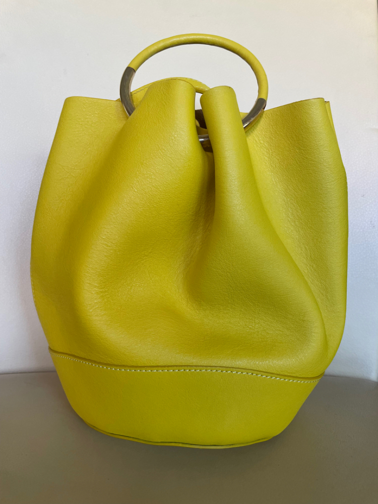 Massimo Dutti Sac seau en cuir souple