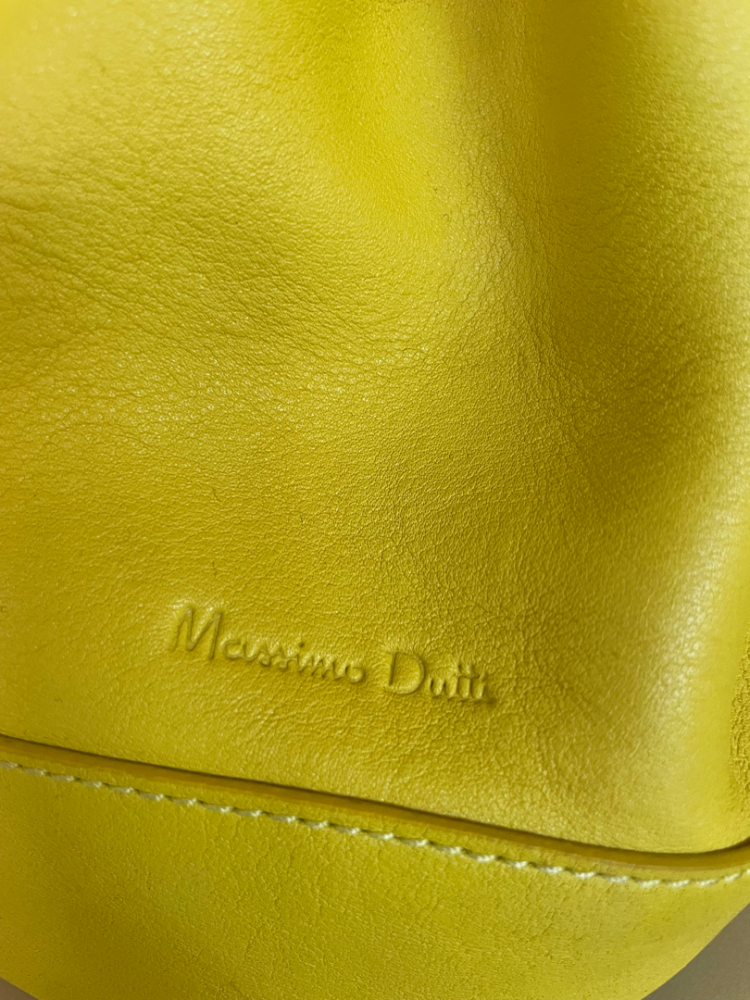 Massimo Dutti Sac seau en cuir souple