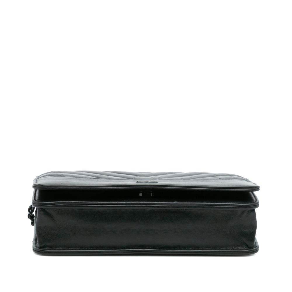 Chanel B Chanel Black Calf Leather Chevron Aged skin Gabrielle Wallet On Chain Italy